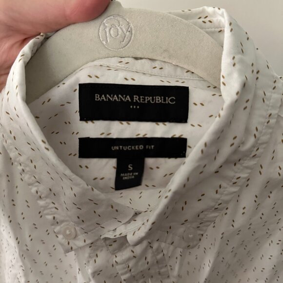 Subtle pattern untucked button down collared shirt, Mens Small - Picture 4 of 6